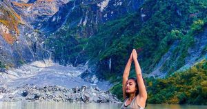 Menemukan Kedamaian Abadi Menjelajahi Manfaat Retret Yoga Di Pegunungan Himalaya